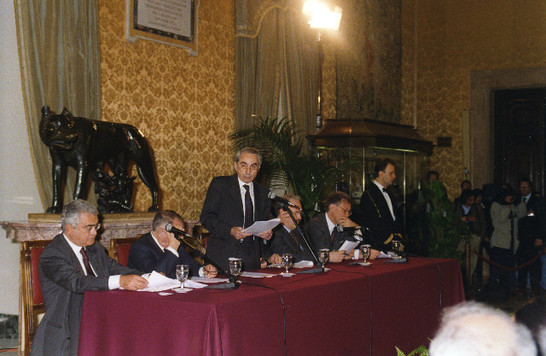 Il Garante della Concorrenza e del Mercato, Giuliano Amato, espone la sua relazione annuale per il 1996