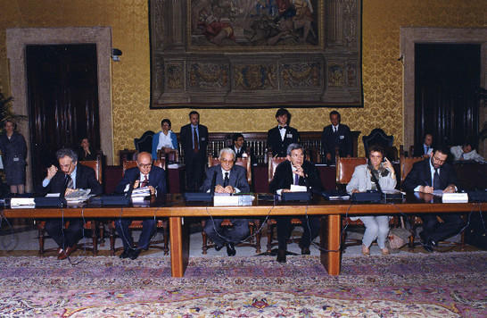 Tavolo di Presidenza della riunione dei Presidenti delle Commissioni specializzate negli Affari Europei