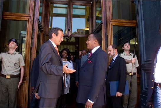Il Presidente della Camera dei deputati, Gianfranco Fini, si congeda il Presidente della Repubblica del Congo, Denis Sassou N'Guessu