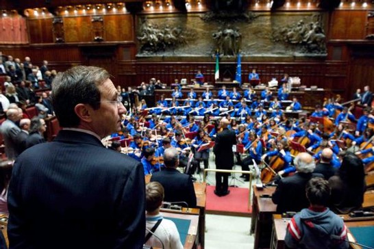 Aula di Montecitorio - Il Presidente della Camera Gianfranco Fini al Concerto di Natale della Junior Orchestra dell'Accademia Nazionale di Santa Cecilia dedicato ai giovani dell'Abruzzo