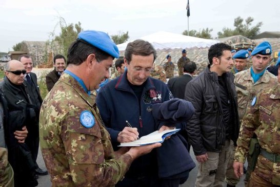 Shama (Libano) - Il Presidente della Camera Gianfranco Fini visita la base del contingente militare italiano in Libano