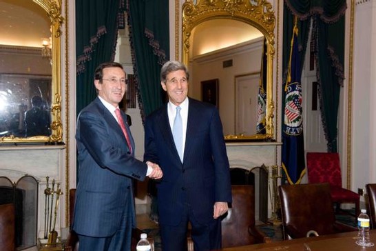 Washington, Capitol Hill - Il Presidente della Camera Gianfranco Fini incontra il Presidente della Commissione esteri del Senato John Kerry