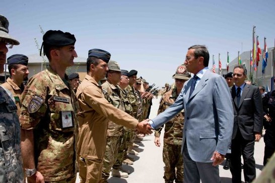 Visita del Presidente della Camera dei deputati Gianfranco Fini al contingente militare italiano ad Herat (Afghanistan)in occasione della Festa della Repubblica