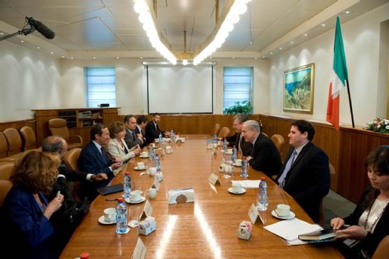 Gerusalemme - Il Presidente della Camera dei deputati Gianfranco Fini incontra il Primo Ministro israeliano Benjamin Netanyahu