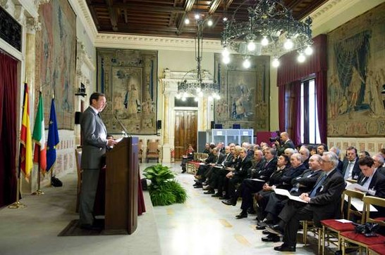 Montecitorio, Sala della Regina - Il Presidente della Camera dei deputati Gianfranco Fini interviene alla Sessione inaugurale dell'XI Foro di Dialogo Italia-Spagna