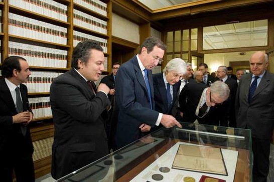 Il Presidente della Camera dei deputati, Gianfranco Fini, inaugura la mostra 'Il primo Parlamento italiano'