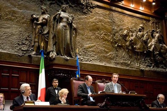 Il Presidente della Camera dei deputati, Gianfranco Fini, conduce i lavori della Sessione Plenaria nell'Aula di Montecitorio