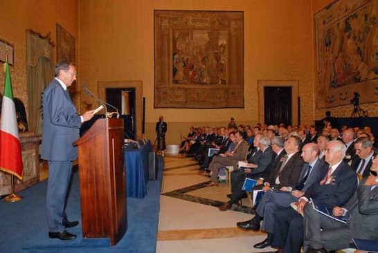 Montecitorio, Sala della Lupa - Il Presidente della Camera dei deputati Gianfranco Fini interviene alla presentazione del Rapporto annuale 2010 dell'INAIL