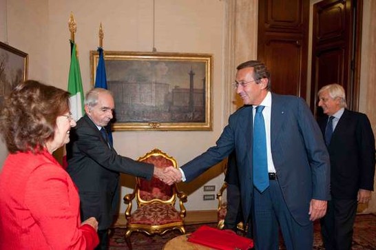 Montecitorio - Il Presidente della Camera dei deputati Gianfranco Fini con Giuliano Amato e la moglie Diana e Ugo Zampetti