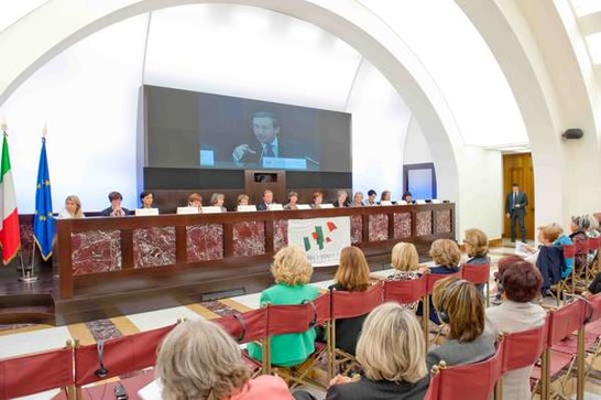 Roma, Sala polifunzionale della Presidenza del Consiglio - Il Presidente della Camera dei deputati Gianfranco Fini interviene alla conferenza del Distretto 28 dello Zonta International