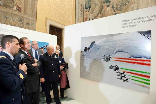 Montecitorio, Sala della Lupa - Il Presidente della Camera dei deputati Gianfranco Fini interviene all'inaugurazione della mostra sui '50 anni di Frecce Tricolori nel 150° anniversario dell'Unità d'Italia'