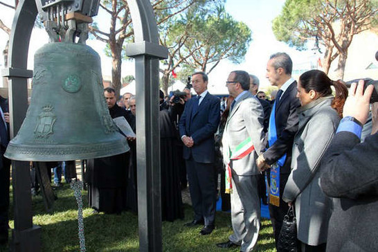 Il Presidente della Camera dei deputati Gianfranco Fini interviene alla manifestazione 'Verso l'Unità d'Italia - Preghiera per la pace dei prodi - a Gaeta 150 anni dopo'