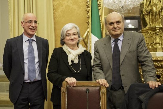 Foto di gruppo, in occasione della presentazione del libro 'Storia dell'Italia mafiosa' di Isaia Sales