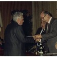 Il presidente del consiglio Ciriaco De Mita  assegna i Premio speciale della cultura - Auletta dei gruppi