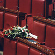 Composizione di fiori in ricordo dello Statista Aldo Moro nel 20° anniversario del suo omicidio