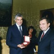 Scambio di doni tra il Presidente della Camera dei deputati, Pier Ferdinando Casini, ed il Presidente del Consiglio dei Ministri della Repubblica di  Albania, Ilir Meta