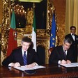 Il Presidente della Camera dei deputati, Pier Ferdinando Casini, ed il Presidente dell'Assemblea della Repubblica del Portogallo, Joao Bosco Mota Amaral, firmano un protocollo d'intesa