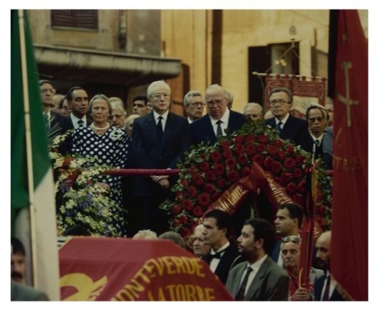 Funerali a Piazza Montecitorio di Giancarlo Pajetta