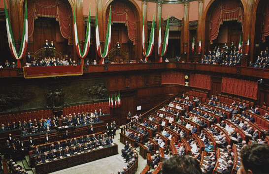 Deputati e Senatori riuniti nel Parlamento in seduta comune ascoltano l'intervento del Capo dello Stato