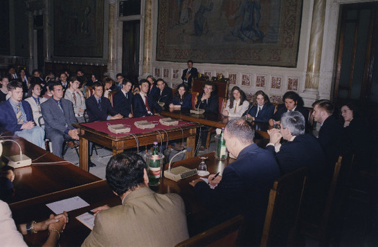 Il Presidente della Camera dei deputati, Luciano Violante, risponde alle domande degli studenti