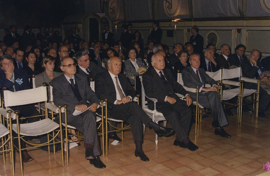 Il Presidente della Repubblica, Oscar Luigi Scalfaro, e gli altri ospiti, assistono allaTavola Rotonda: 'Chi governa le telecomunicazioni'
