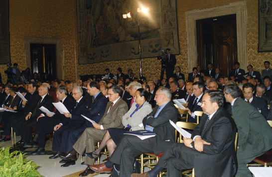 Gli ospiti assistono alla Relazione annuale per il 1996 del Garante della Concorrenza e del Mercato, Giuliano Amato