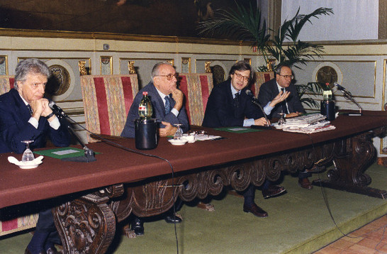 Tavolo dei relatori alla cerimonia di consegna del Premio Camera dei deputati al pittore Gino De Dominicis