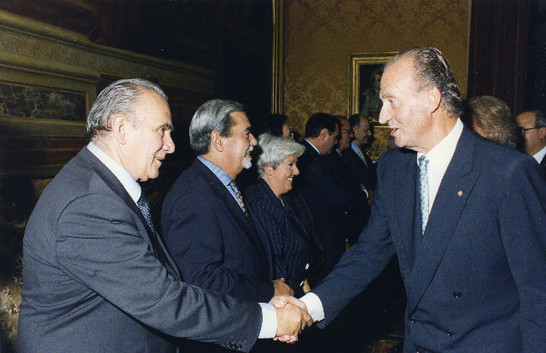 Il Re di Spagna, Juan Carlos I, e la Regina, Sofia di Grecia, salutano i membri dell'Ufficio di Presidenza, i Capigruppo e i Presidenti delle Commissioni della Camera dei deputati