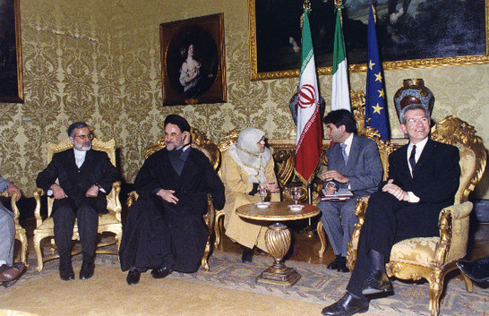 Il Presidente della Camera dei deputati, Luciano Violante, a colloquio con il Presidente della Repubblica Islamica dell'Iran, Seyed Mohammad Khatami