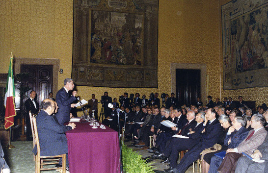 Presentazione della Relazione annuale 1998 del Garante, il Presidente Stefano RodotÃÂ , per la protezione dei dati personali.