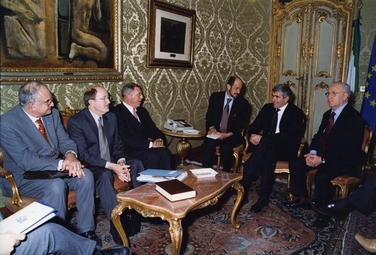 Il Presidente della Camera dei deputati, Pier Ferdinando Casini, e i deputati questori ricevono i questori dell'Assemblea nazionale francese