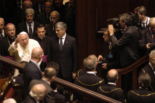 Ingresso di Sua Santità Giovanni Paolo II nell'Aula di Montecitorio