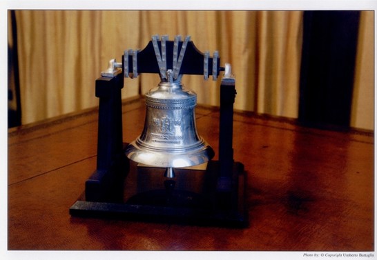 Miniatura della 'Sigismondo', la campana della Cattedrale di Cracovia, donata al Santo Padre in ricordo della visita