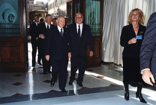 Il Presidente della Repubblica, Carlo Azeglio Ciampi, al suo arrivo a Palazzo Montecitorio