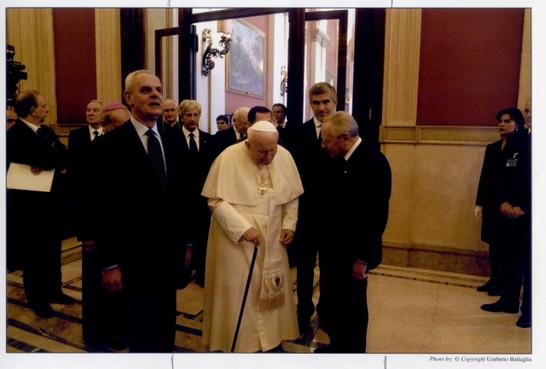 Sua Santità Giovanni Paolo II insieme al Presidente della Repubblica, Carlo Azeglio Ciampi, in Transatlantico
