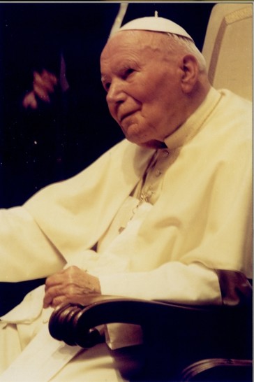 Sua Santità Giovanni Paolo II nell'Aula di Montecitorio al Banco della Presidenza
