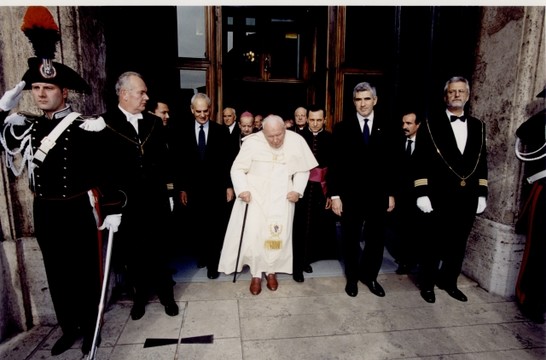 Sua Santità Giovanni Paolo II riceve gli Onori militari in Piazza Montecitorio