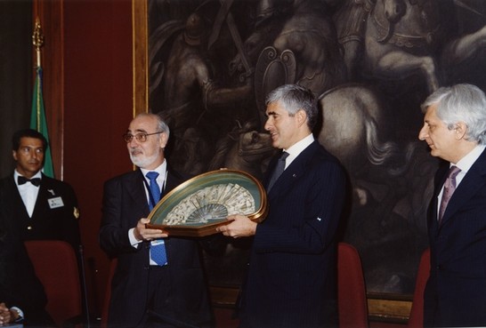 Consegna del ventaglio al Presidente della Camera dei deputati, Pier Ferdinando Casini