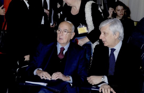 Il Segretario generale della Camera dei deputati, Ugo Zampetti, assiste al convegno accanto al Presidente della Fondazione della Camera dei deputati, Giorgio Napolitano