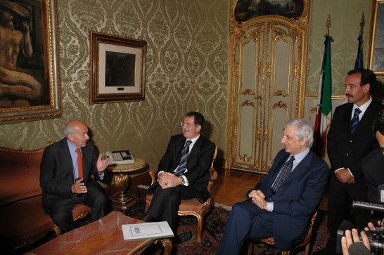 Il Presidente della Camera dei deputati, Fausto Bertinotti, a colloquio con il Presidente del Consiglio dei Ministri, Romano Prodi