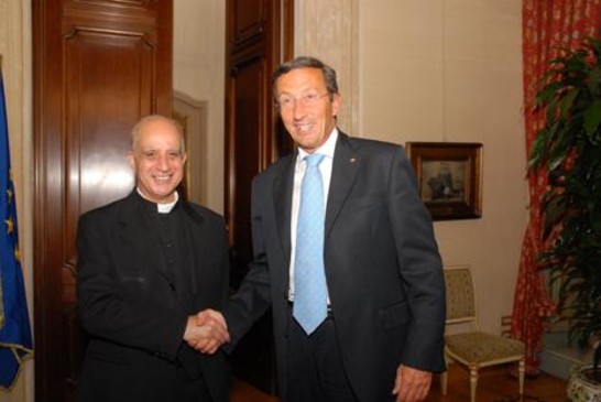Il Presidente della Camera dei deputati, Gianfranco Fini, riceve Sua Eccellenza Reverendissima, Mons. Rino Fisichella