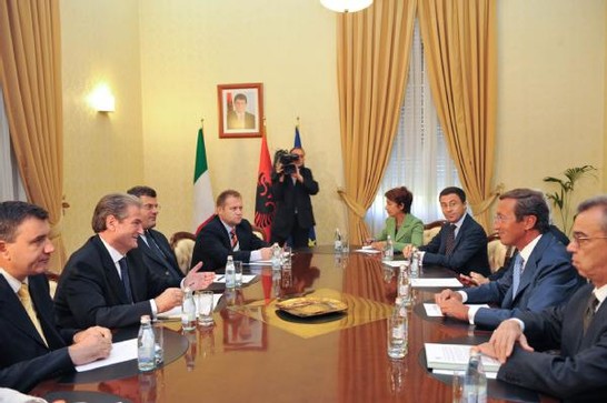 Il Presidente della Camera dei deputati, Gianfranco Fini, a colloquio con il Primo Ministro della Repubblica di Albania, Sali Berisha