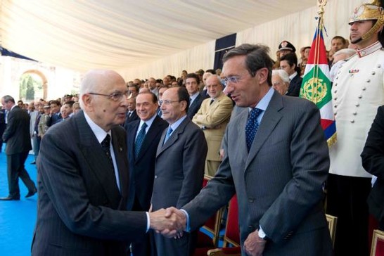 Il Presidente della Camera dei deputati, Gianfranco Fini, saluta il Presidente della Repubblica, Giorgio Napolitano
