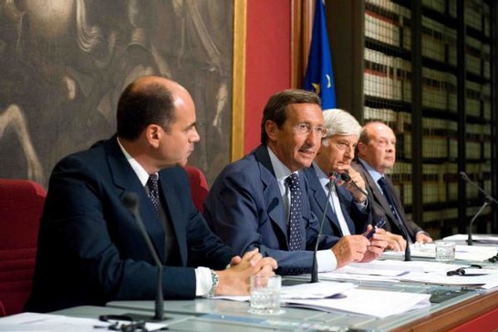 Palazzo Montecitorio - Il Presidente della Camera Gianfranco Fini interviene alla Cerimonia di consegna del Ventaglio da parte dell'Associazione Stampa parlamentare