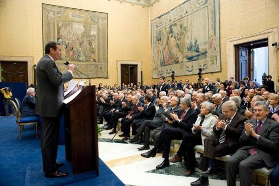 Il Presidente della Camera Gianfranco Fini interviene nella Sala della Lupa per l'incontro in onore di Pietro Ingraoin occasione del suo novantacinquesimo compleanno