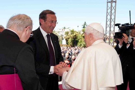 Il Presidente della Camera dei deputati Gianfranco Fini con Sua Santità Papa Benedetto XVI
