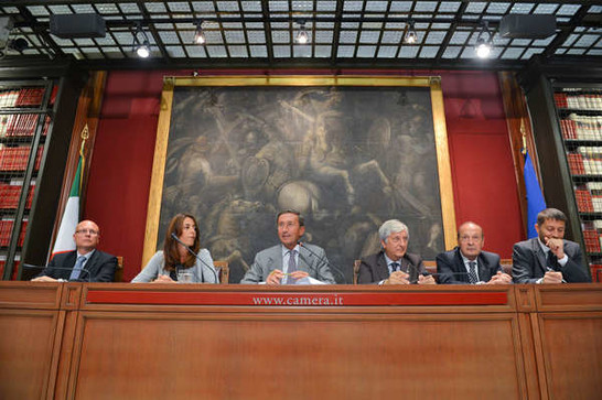Il Presidente della Camera dei deputati Gianfranco Fini interviene alla cerimonia di consegna del 'Ventaglio' da parte della Stampa parlamentare