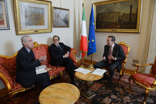 Il Presidente della Camera dei deputati, Gianfranco Fini, con il Presidente della I Commissione Affari costituzionali, Donato Bruno e Stefano Rodotà