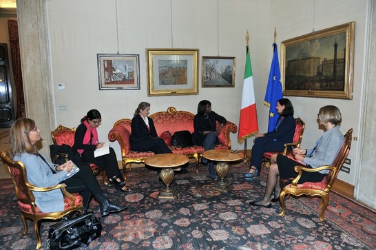La Presidente della Camera dei deputati, Laura Boldrini, riceve i relatori e gli organizzatori prima del convegno