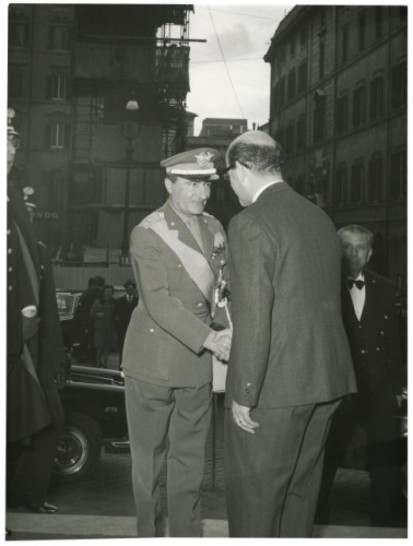 Il presidente della Camera dei Deputati Brunetto Bucciarelli Ducci riceve il Comandante Generale dell'Arma dei Carabinieri Carlo Ciglieri